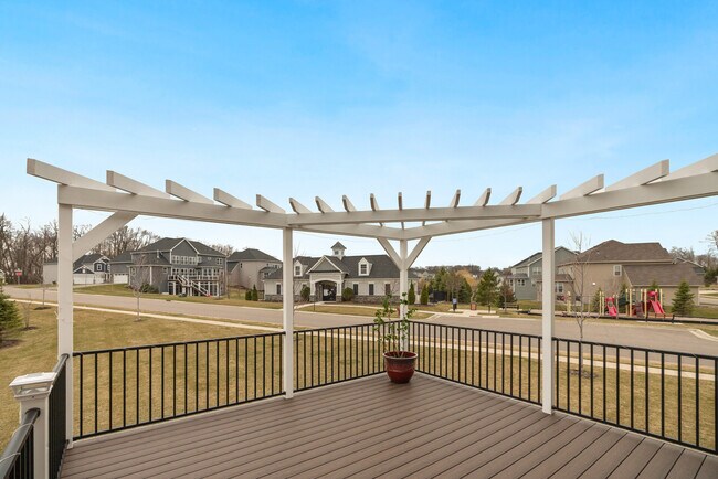 Building Photo - 657 Aster Rd