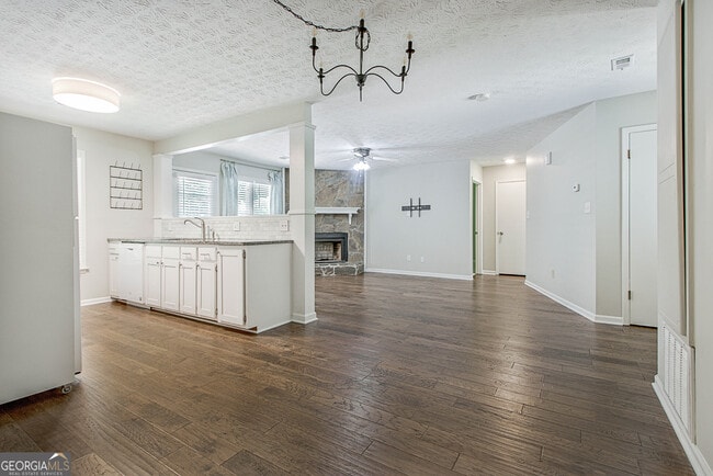 Building Photo - 413 Deergrass Trail