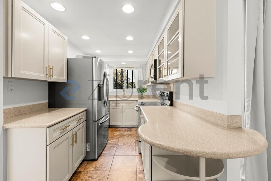 Building Photo - Unit Unit A