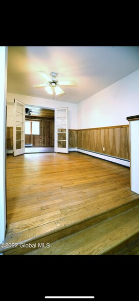 Building Photo - 365 Closson Rd