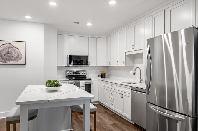 Building Photo - Meriden Place