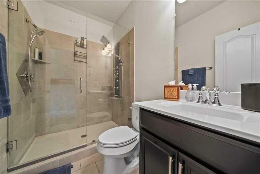 Building Photo - 556 Waterloo Dr