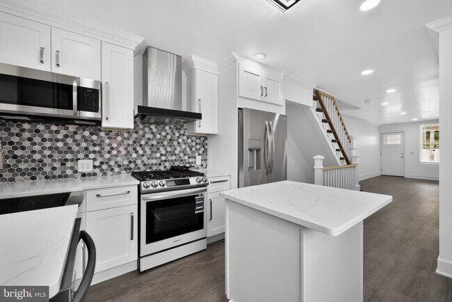 Building Photo - 807 N 42nd St
