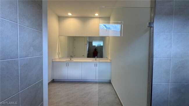 Building Photo - 5097 Panella Ave