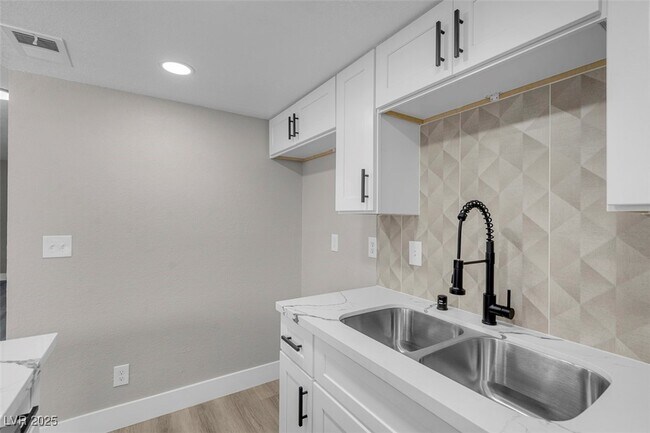 Building Photo - 456 Sellers Pl