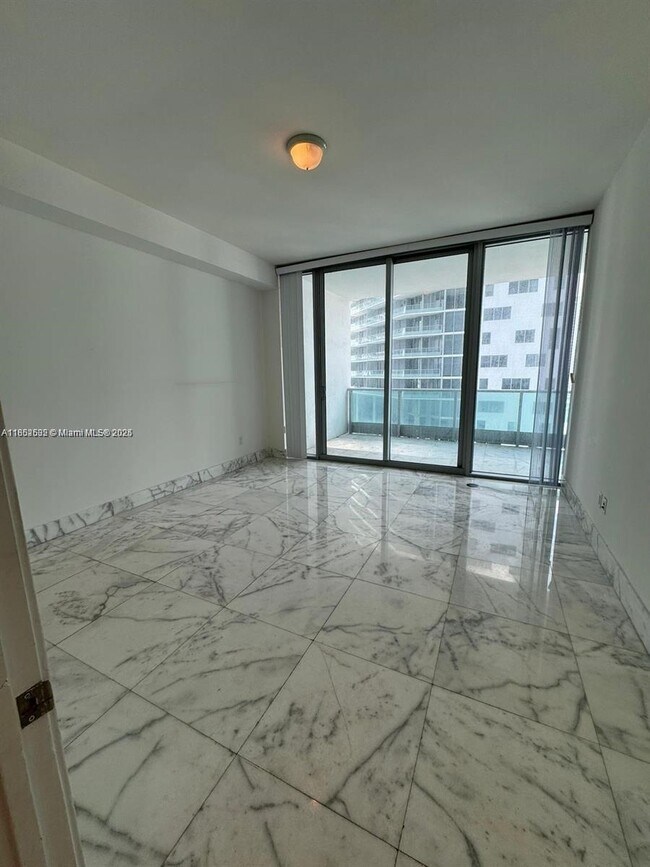 Building Photo - 1331 Brickell Bay Dr