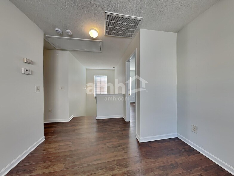 Building Photo - 137 Bellfare Dr