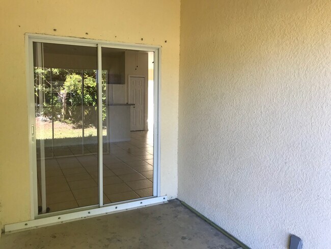 Building Photo - 601 SE 5th St