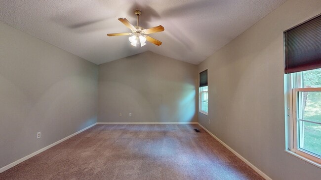 Building Photo - 1125 Butternut Ln