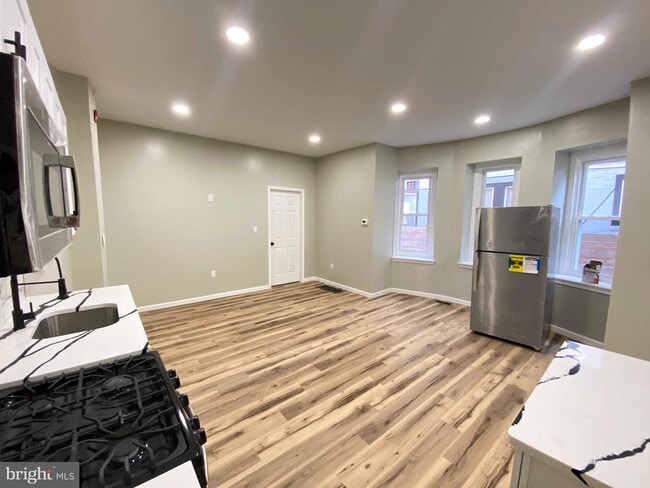 Building Photo - 1426 W Rockland St