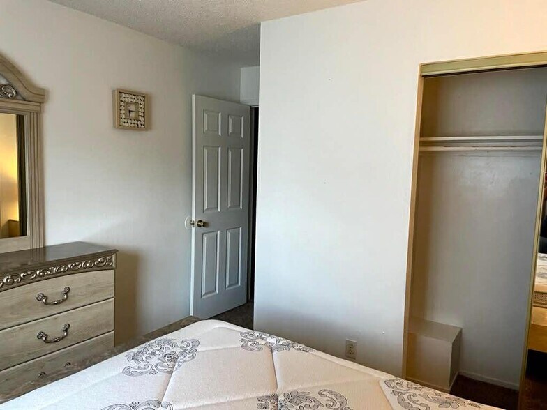 Building Photo - 8935 El Mirador Dr