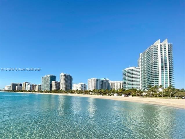 Building Photo - 10275 Collins Ave