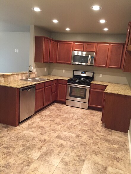 Building Photo - 207 Ashley Dr