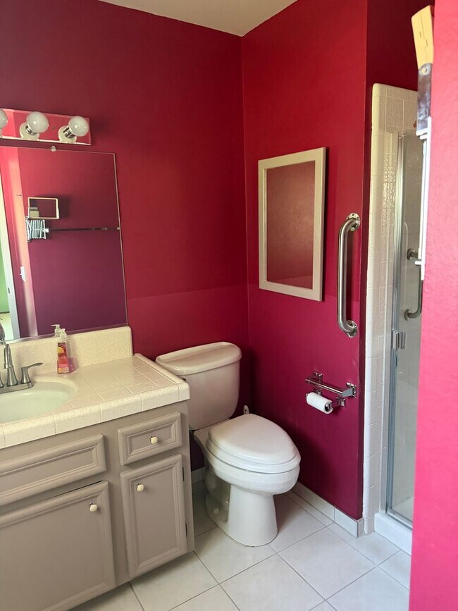 Building Photo - 3 Bedroom 2 bath with Rv Parking