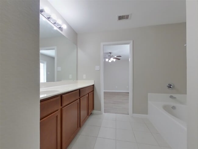 Building Photo - 424 Palomino Stand Dr