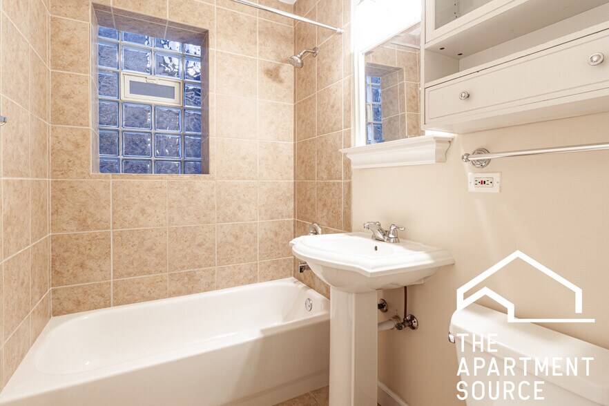 Building Photo - 3246 N Clifton Ave