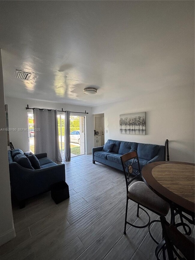 Building Photo - 4807 Ponce de Leon