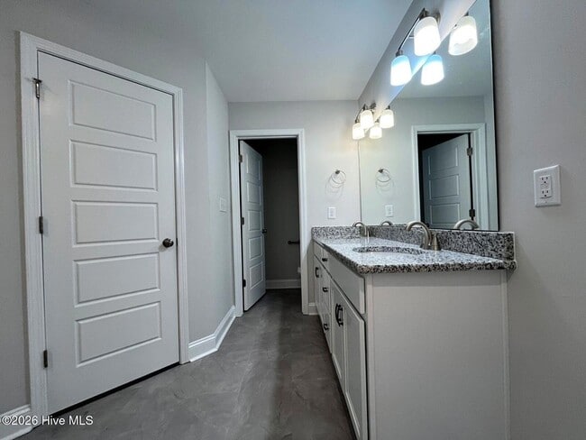 Building Photo - 143 Lonesome Glory Dr