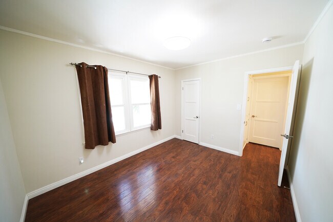 Building Photo - 11252 Delano St