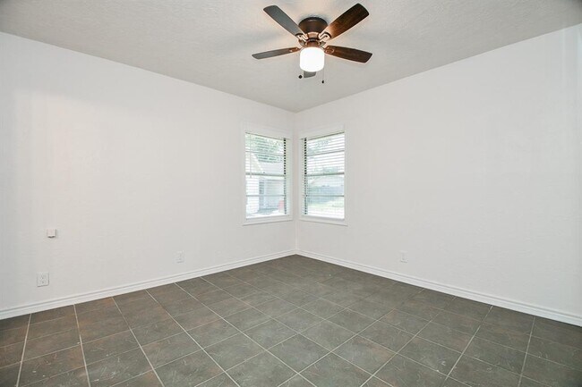 Building Photo - 7602 Turquoise Ln