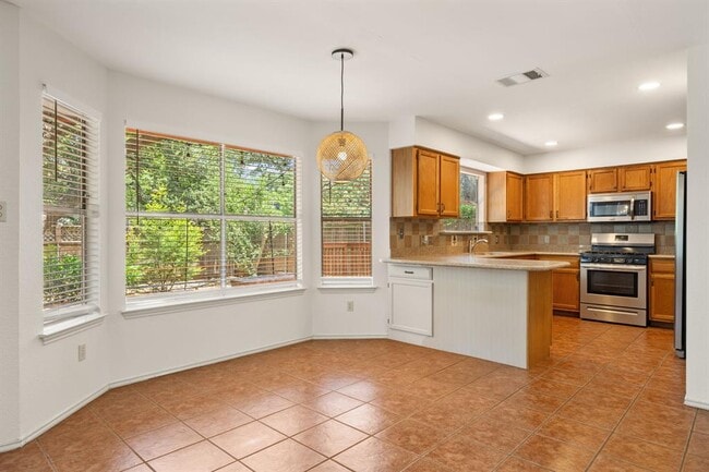 Building Photo - 1901 Lobelia Dr