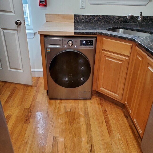 Building Photo - 120 Willow Ave