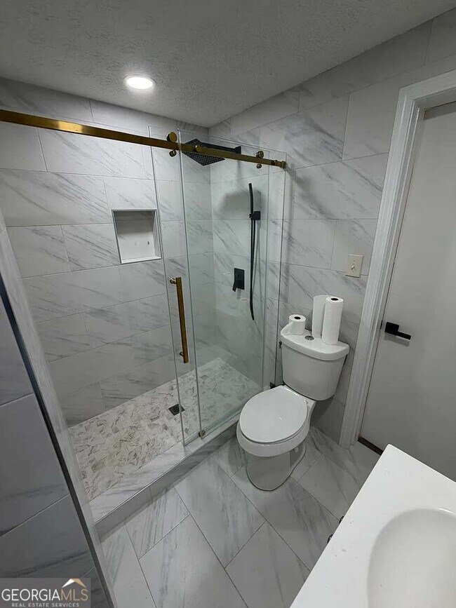 Building Photo - 418 Engle Dr