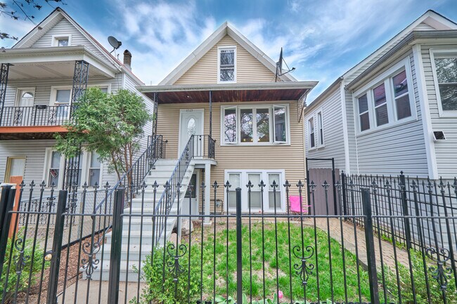 Primary Photo - 4323 S Talman Ave