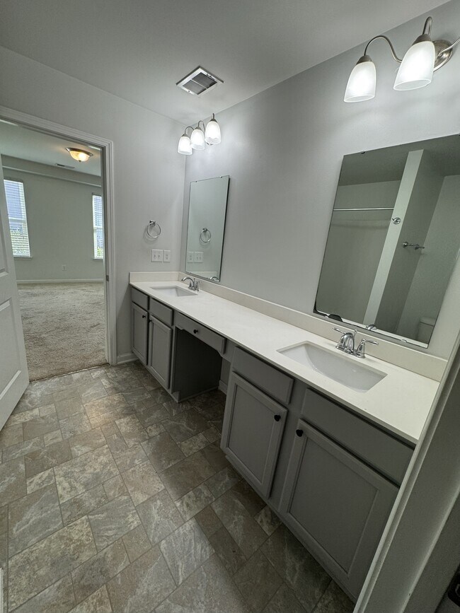 Building Photo - 1032 Tee Shot Dr