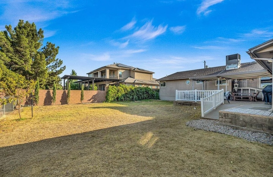 Building Photo - 1010 N 1800 E