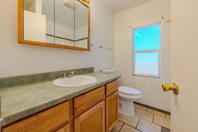 Building Photo - 609 Candelaria Rd NW