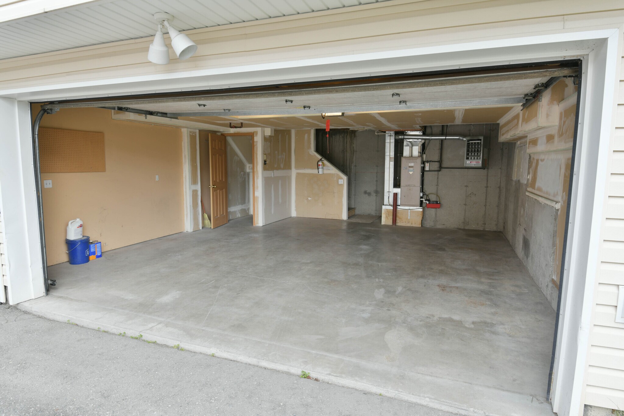 Building Photo - 6903 Gold Kings Ave