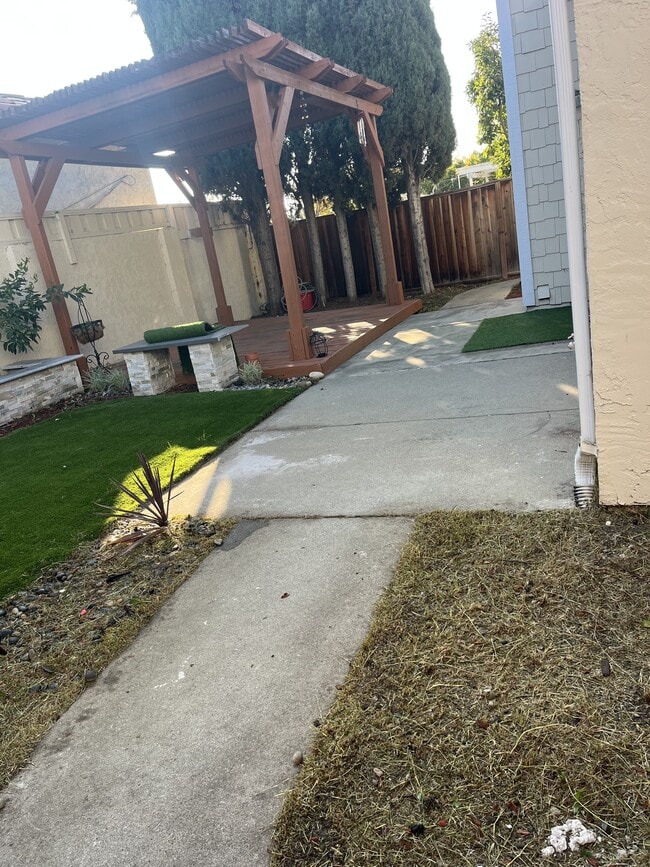 Building Photo - 1166 Fox Hollow Ct