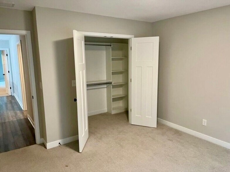 Building Photo - 6942 W 162nd Ct