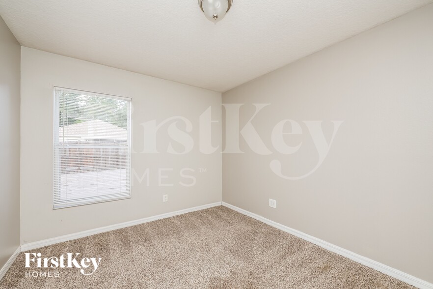 Building Photo - 11133 Lakeside Vista Dr