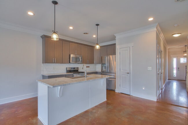 Building Photo - 1319B Pillow St