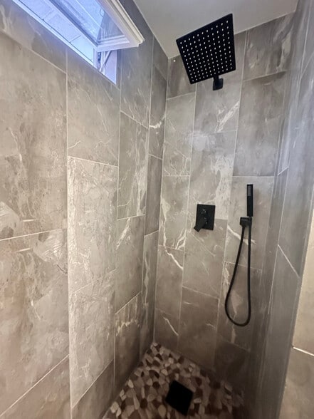 Building Photo - 326 E Livingston St