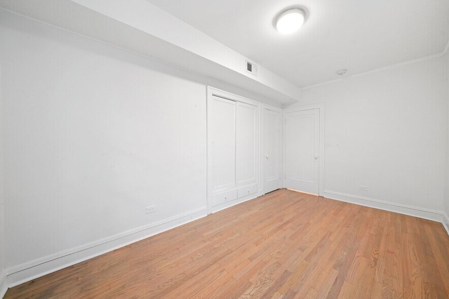 Building Photo - 2737 W Lunt Ave
