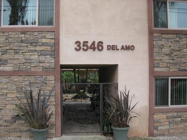 Building Photo - 3546 Del Amo Blvd