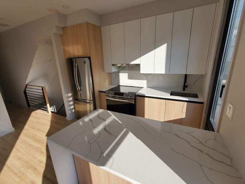 Building Photo - 6 National St