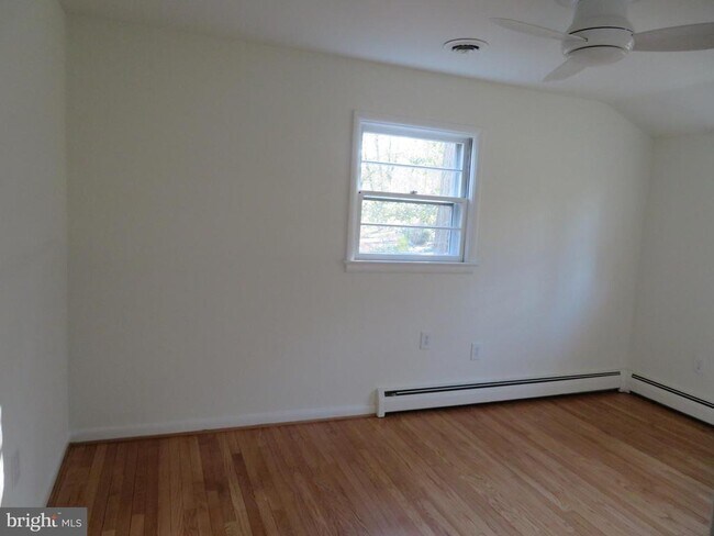 Building Photo - 26 Lakeside Dr