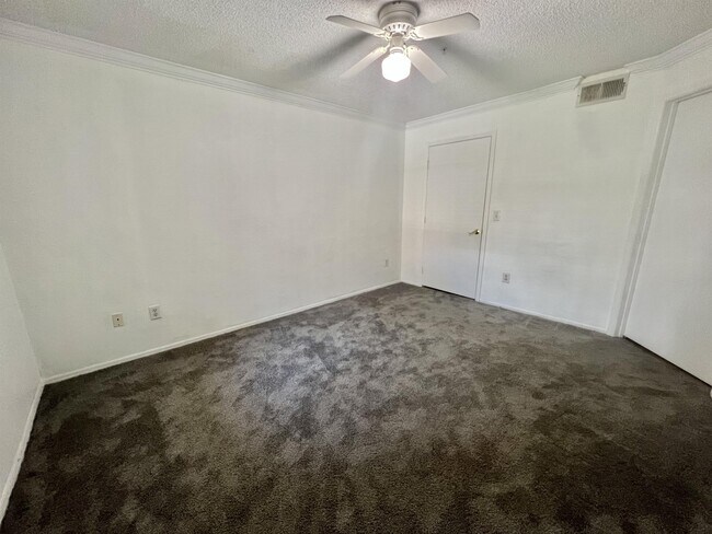 Building Photo - 2200 Key W Ct