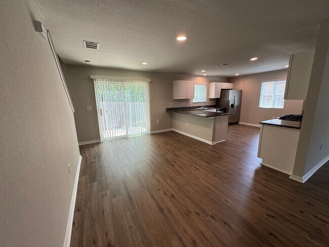 Building Photo - NEAR MEDICAL CENTER  |  GATED COMMUNITY   | 3 BEDROOMS  |  2.5 BATHS