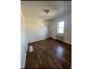 Building Photo - 113 3rd St W