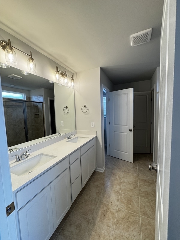 Building Photo - 142 Gervais Cir