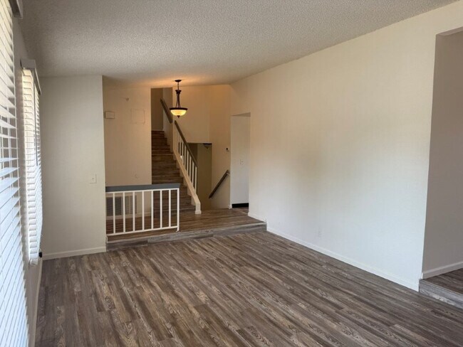 Building Photo - Rare Remodeled 5 Bedroom 2.5 Bath Tri Level in Vacaville