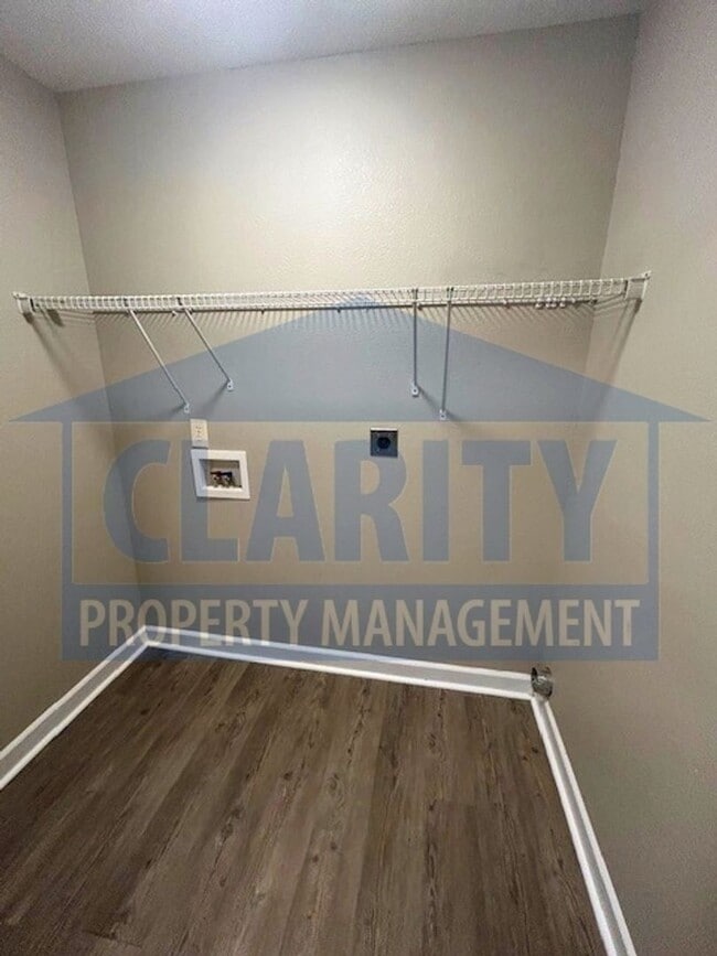 Building Photo - Three-bedroom home in Downtown Cleveland!