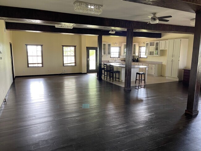 Building Photo - 15500 University Dr