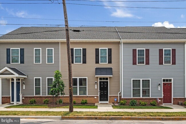 Building Photo - 207 E Southwerk St
