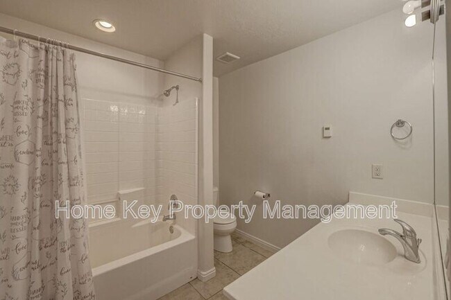 Building Photo - 259 S 300 W
